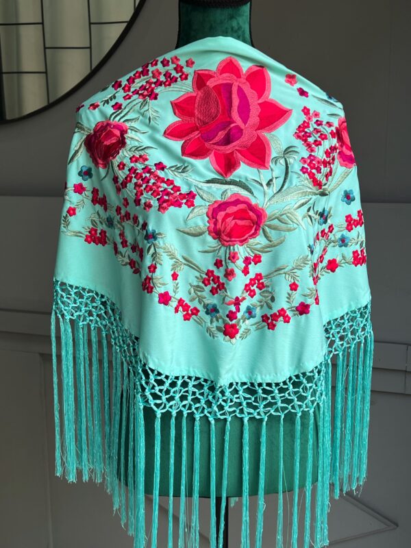Mantón bordado Azahar verde agua