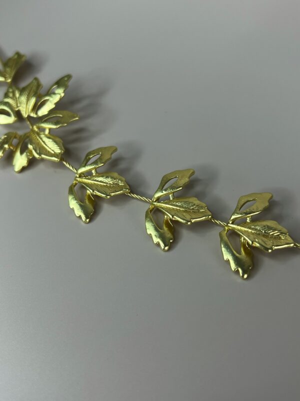 Tiara pétalos dorados