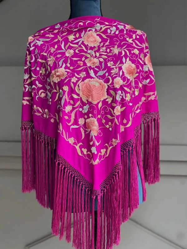 Mantón buganvilla bordado rosas