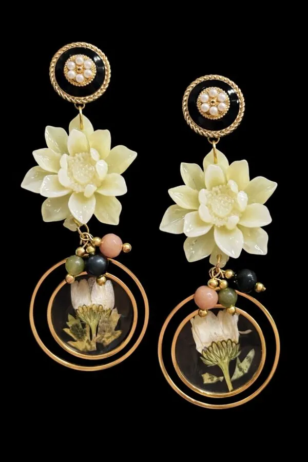Pendientes flor marfil